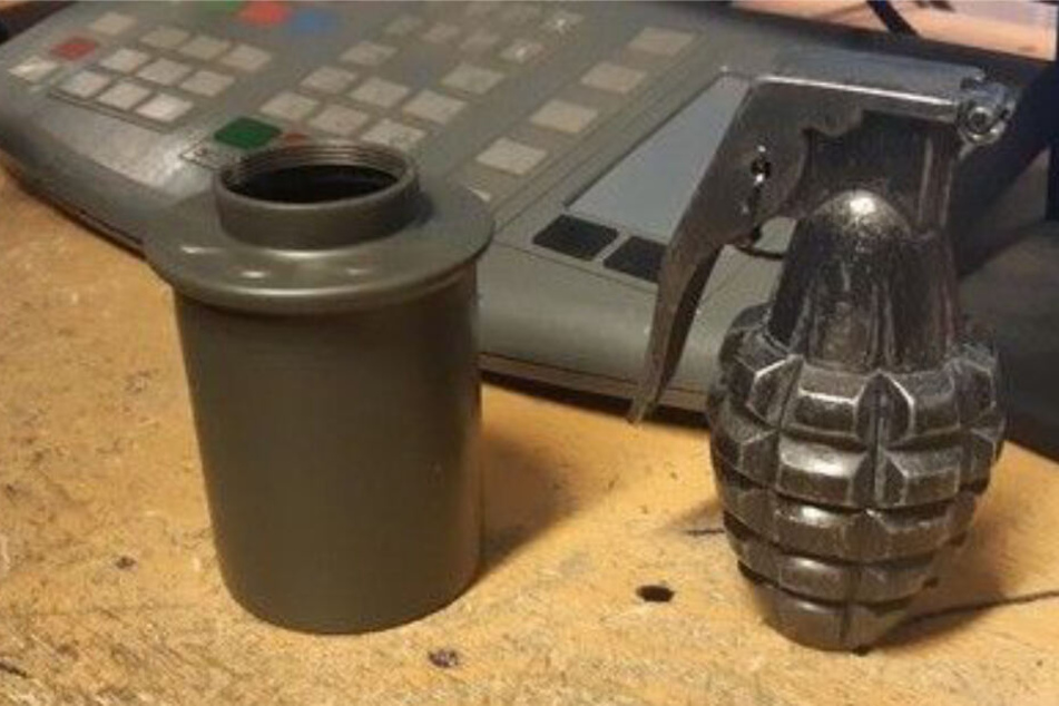Diese Handgranaten-Attrappen befanden sich in dem an einen Empfänger in Indien adressierten Paket.