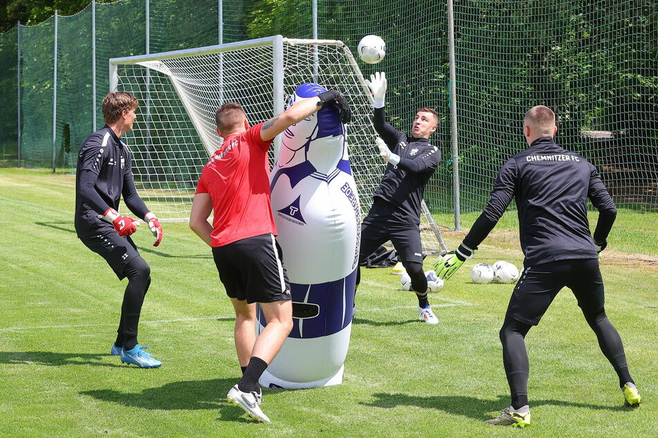 Mit David Wunsch (21, l.) und Clemens Boldt (17, r.) herrscht ein gesunder Konkurrenzkampf.