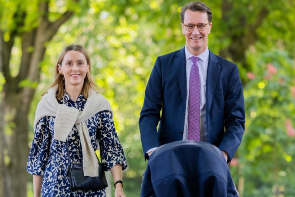 Hendrik Wüst (51), Ministerpräsident von Nordrhein-Westfalen, und Ehefrau Katharina (39) haben zwei gemeinsame Töchter. (Archivfoto)