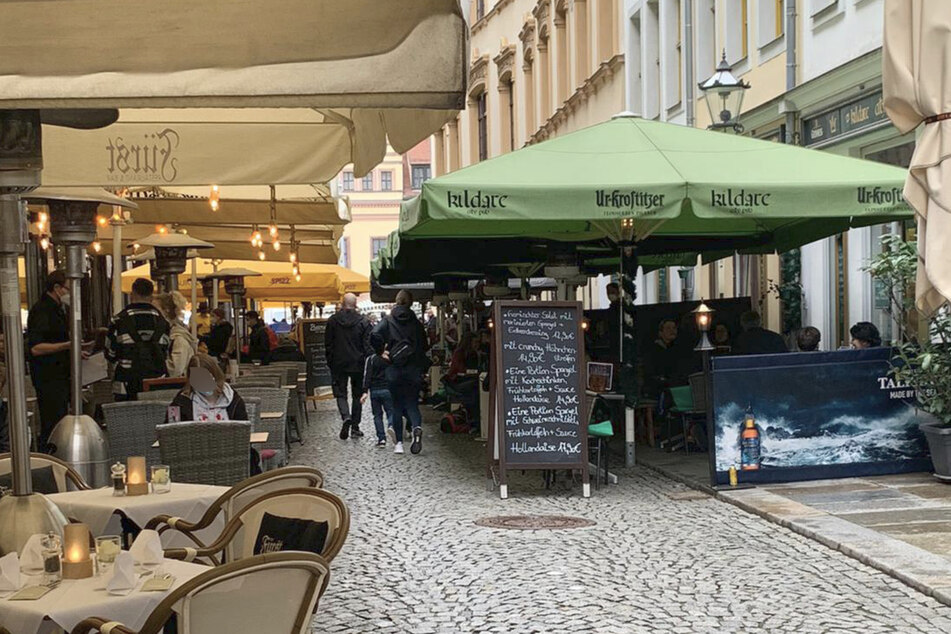 Im Barfußgässchen inmitten der Innenstadt tummelten sich am Freitag wieder hungrige und durstige Gäste.