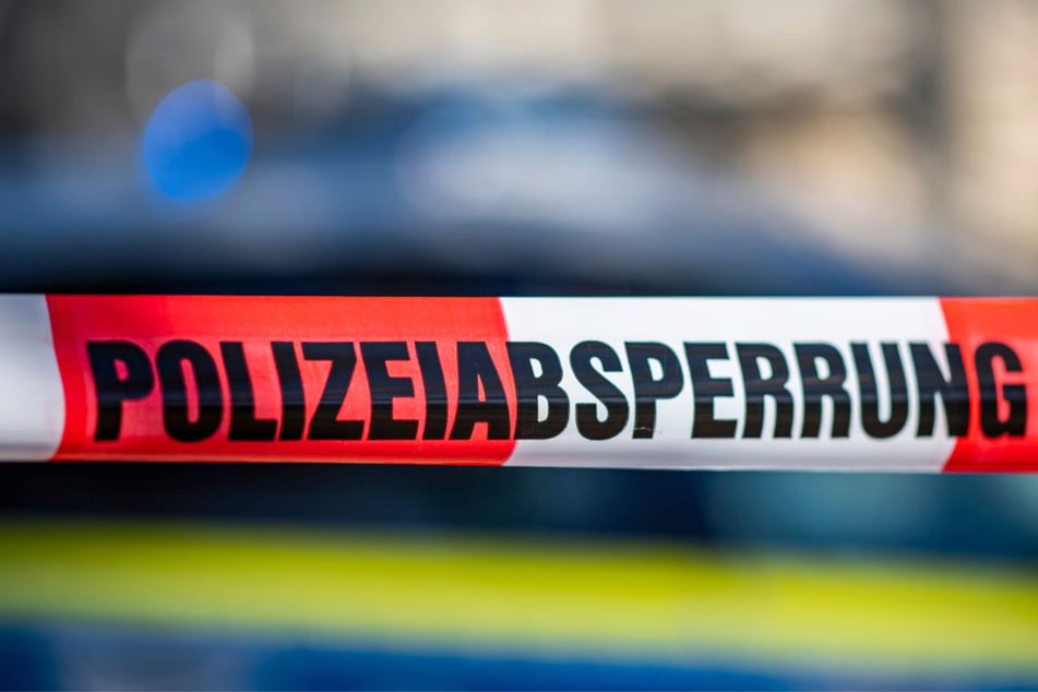 Die Polizei rückte nach dem Leichenfund zu der Wohnung in Bruchsal aus. (Symbolfoto)