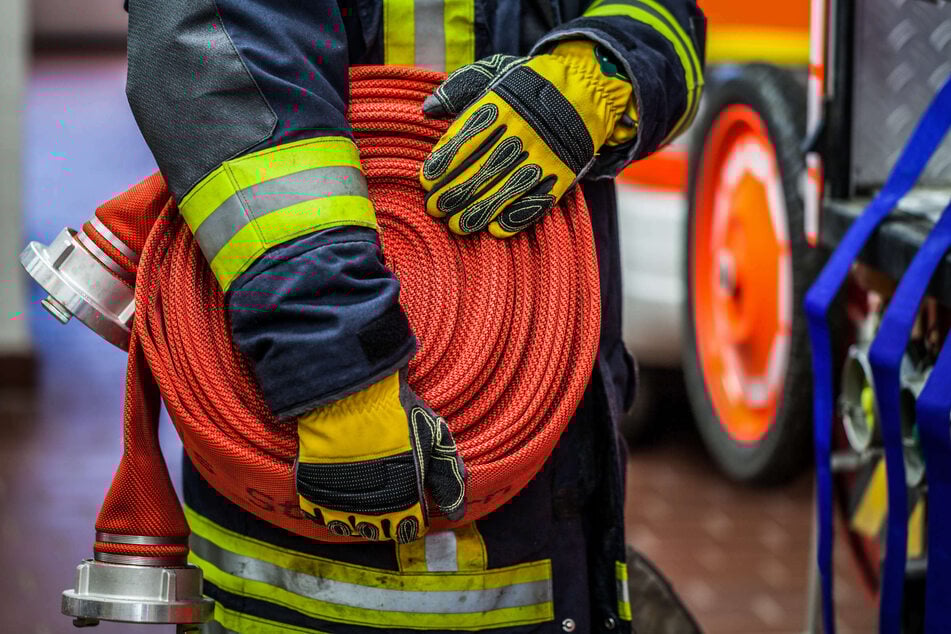 Der WDR zeigt ab dem 3. Mai in der vierten Staffel der Doku-Reihe "Feuer & Flamme" den Feuerwehralltag in der Corona-Pandemie. (Symbolbild)
