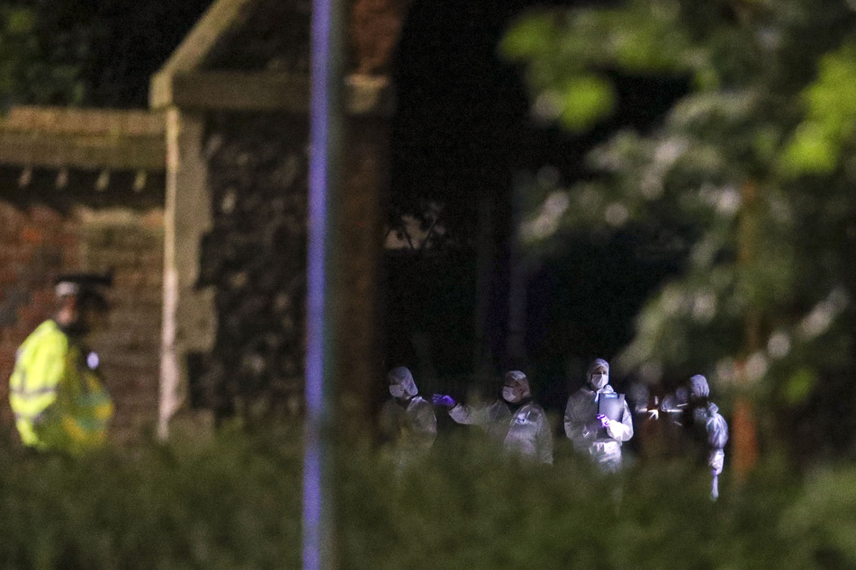 Bei einer Messerstecherei in der britischen Stadt sind nach Polizeiangaben drei Menschen ums Leben gekommen.