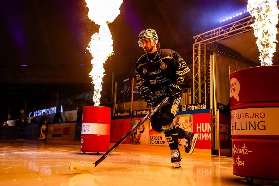 Die KSW IceFighters Leipzig um Emil Aronsson (Foto) sind im Playoff-Achtelfinale ausgeschieden.