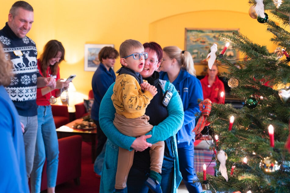 Die Mitarbeiter des Hospizes geben sich größte Mühe, um den Familien ein schönes Fest zu bescheren.