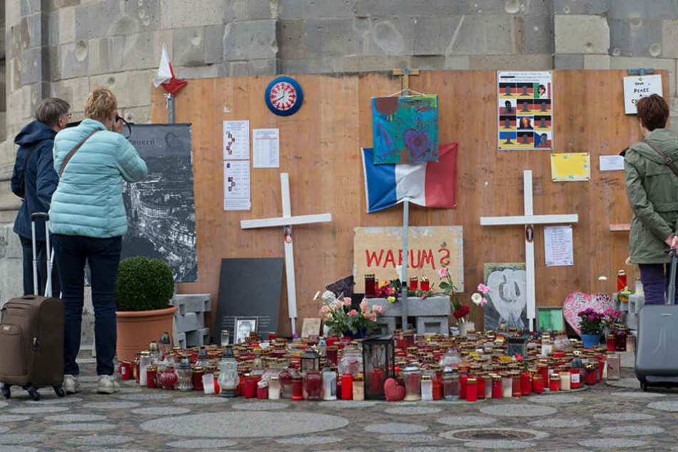 An der Gedächtniskirche wurde eine Gedenkstätte für die Opfer des Anschlags aufgebaut.