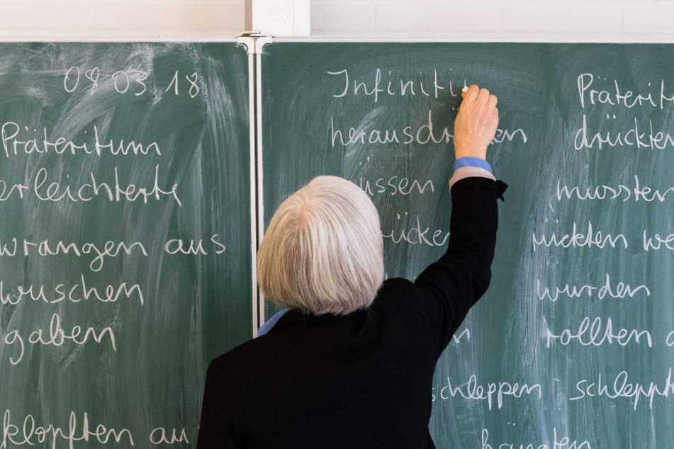 Auszahlen statt abbummeln: Sachsen-Anhalts Bildungsministerium will Lehrern künftig Überstunden bezahlen.