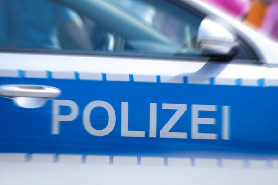 Die beiden verletzten Männer konnten sich zu einem nahgelegenen Polizeiabschnitt retten. (Symbolbild)