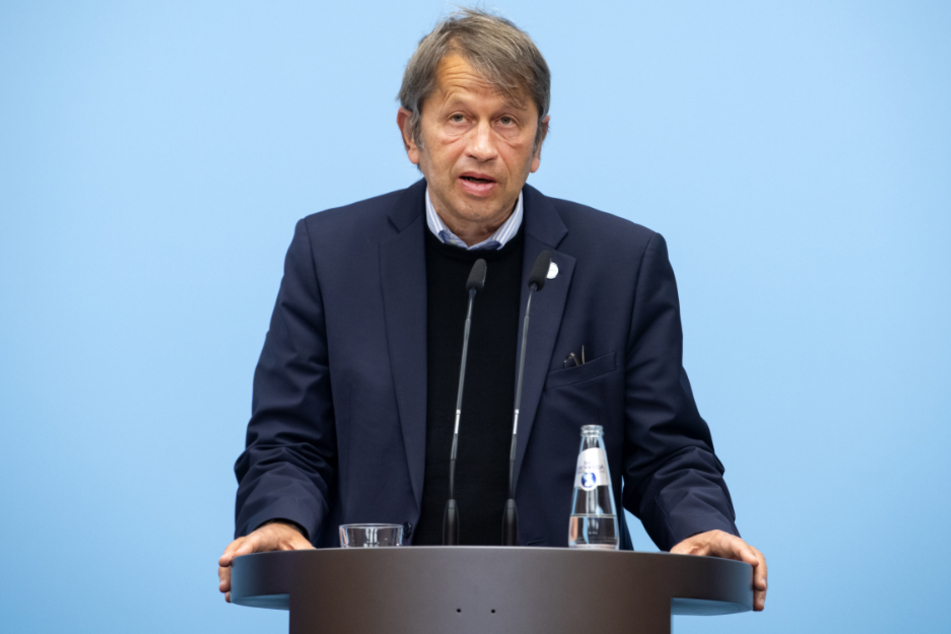 Heyo K. Kroemer bei einer Pressekonferenz im Ministerium für Bildung und Forschung.