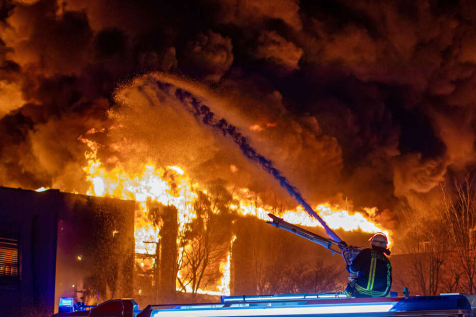 Über 100 Einsatzkräfte der Feuerwehr waren an den Löscharbeiten beteiligt.