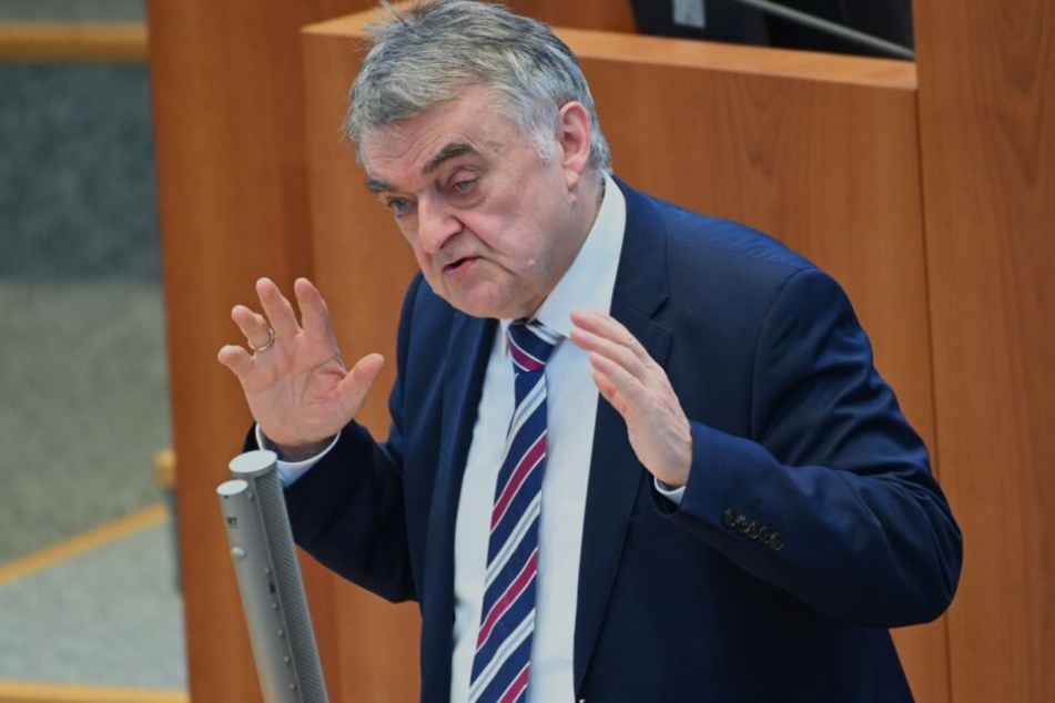 NRW-Innenminister Herbert Reul spricht von Polizeiversagen.