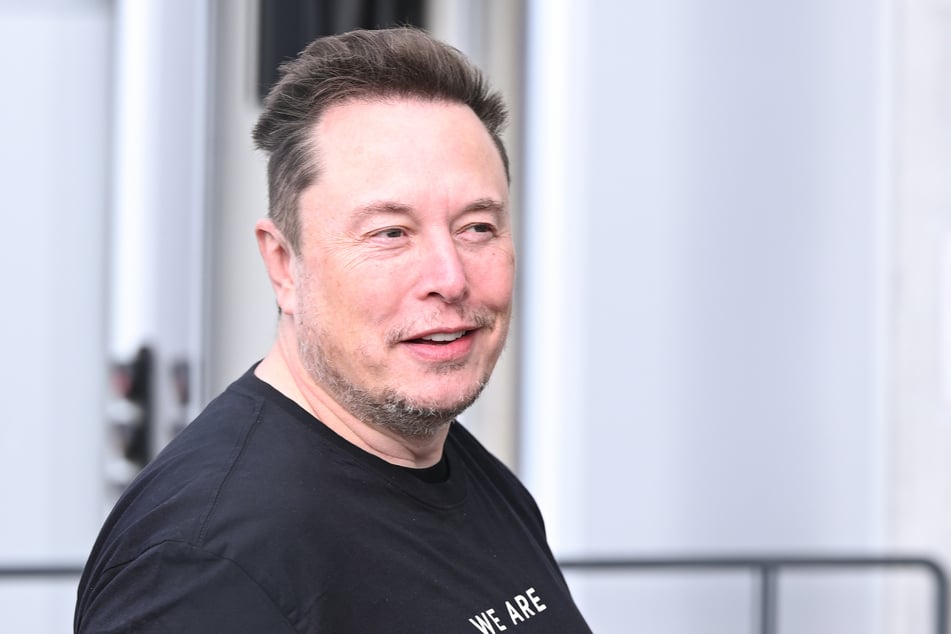 Der Betrüger gab sich als Elon Musk (54) aus.