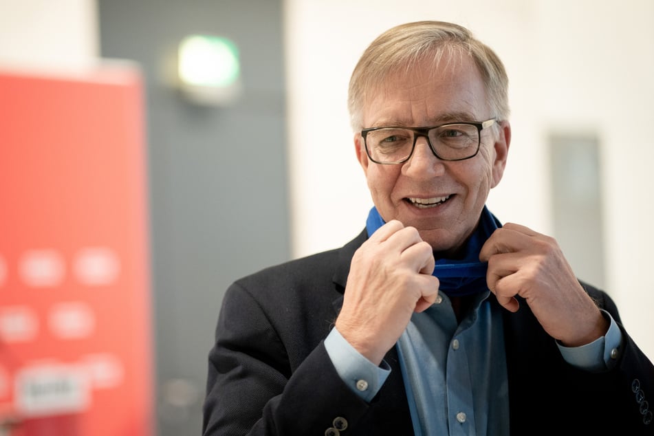 Dietmar Bartsch (62), Fraktionsvorsitzender der Partei Die Linke, fordert von der Bundesregierung eine langfristige Strategie gegen das Coronavirus.