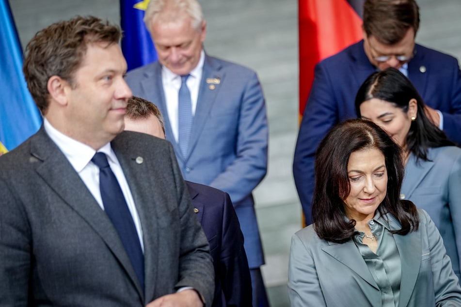 Konflikte und Meinungsverschiedenheiten - etwa zwischen Katherina Reiche (52, CDU) und Lars Klingbeil (48, SPD, li.) - seien in einer Demokratie normal, meinte der Kanzler.