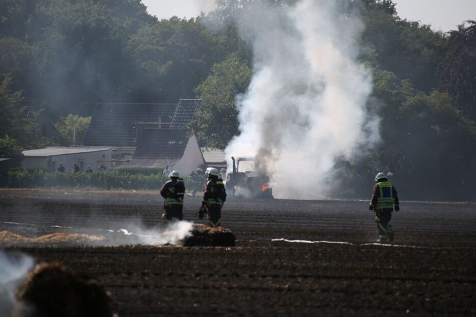 Auf einer Fläche von vier Hektar kämpften die Einsatzkräfte gegen die Flammen.
