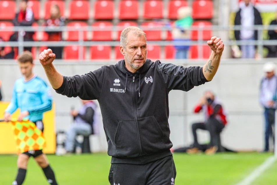 Sieben Punkte aus drei Spielen holte Jochen Seitz (50) mit Wehen Wiesbaden zum Einstand. Ein regelrechter Traumstart.