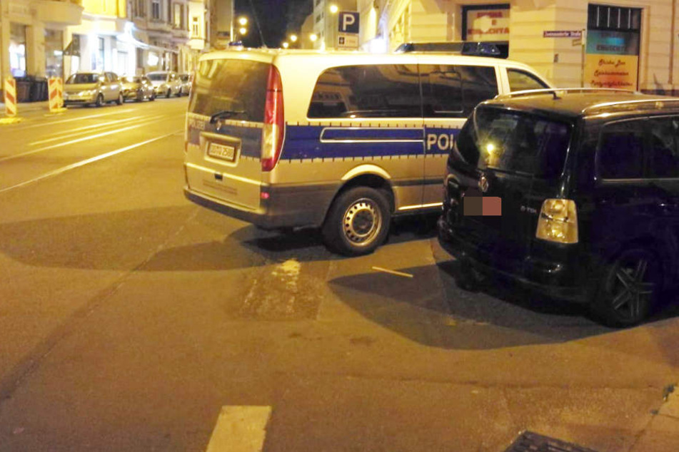 In Leipzig-Reudnitz sollen sich am Donnerstagabend mehrere Personen mit Stühlen beworfen haben.