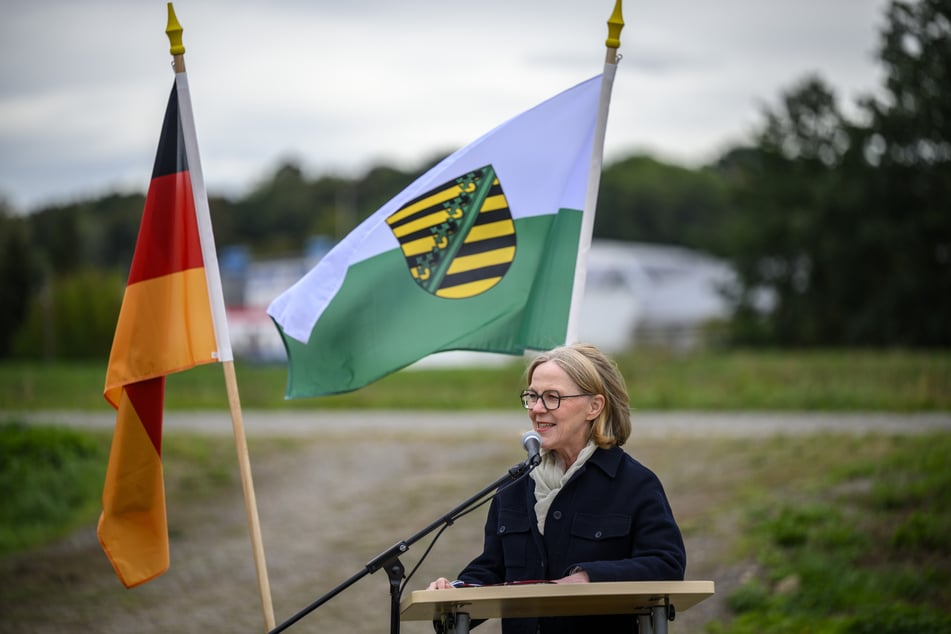 Verkehrsministerin Regina Kraushaar (62, CDU) betont die Bedeutung der B 175 für die Region.