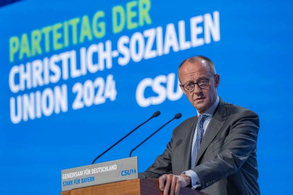 Friedrich Merz (68), CDU-Bundesvorsitzender und Unionsfraktionsvorsitzender, sprach eine Stunde beim Parteitag der CSU.