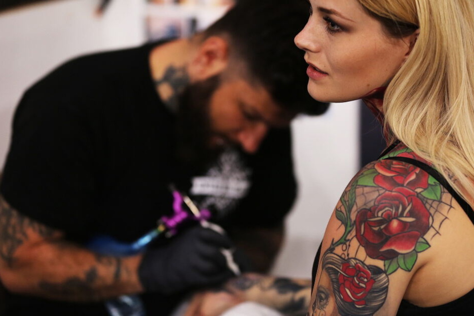Ärger am Arbeitsplatz Kann mich ein Arbeitgeber wegen meines Tattoos