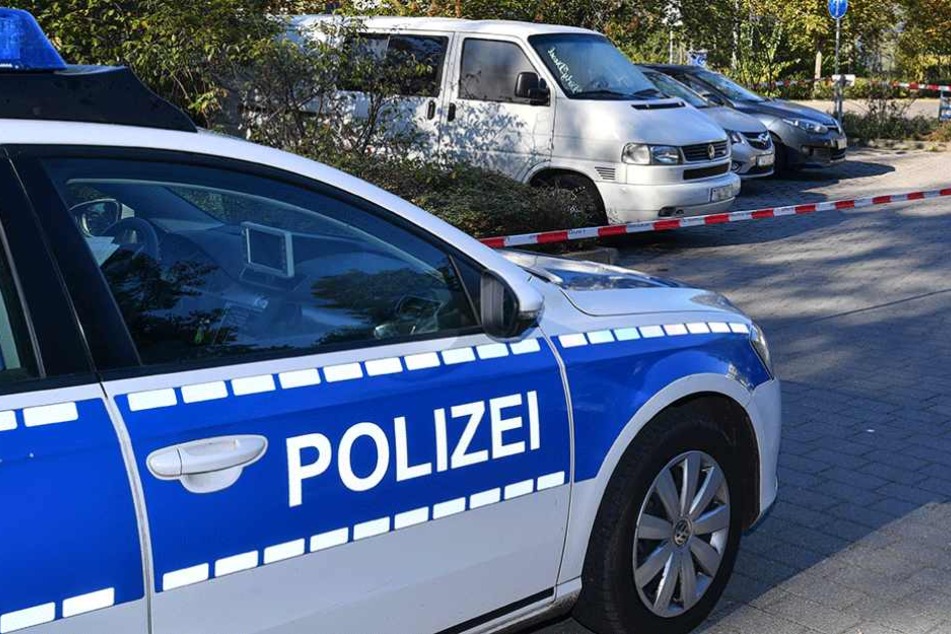 Die Polizei sicherte am Tatort Spuren und fahndet nach der Täterin (Symbolfoto).