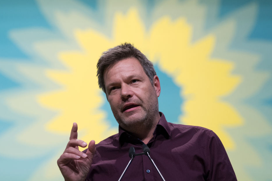 Nein, Partei-Chef Robert Habeck (49) hat bei den Grünen noch keinen Heiligenschein - vielleicht nach der nächsten Bundestagswahl.