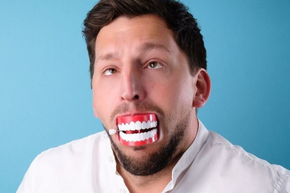 Kabarettist Moritz Michael versucht Wissenschaft mit Humor begreifbar zu machen.