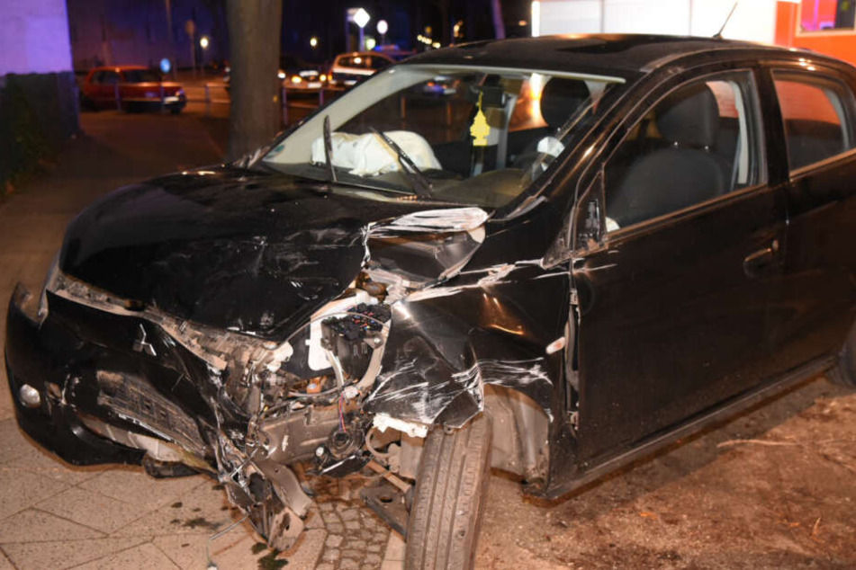 Der Wagen des Betrunkenen wurde schwer beschädigt.