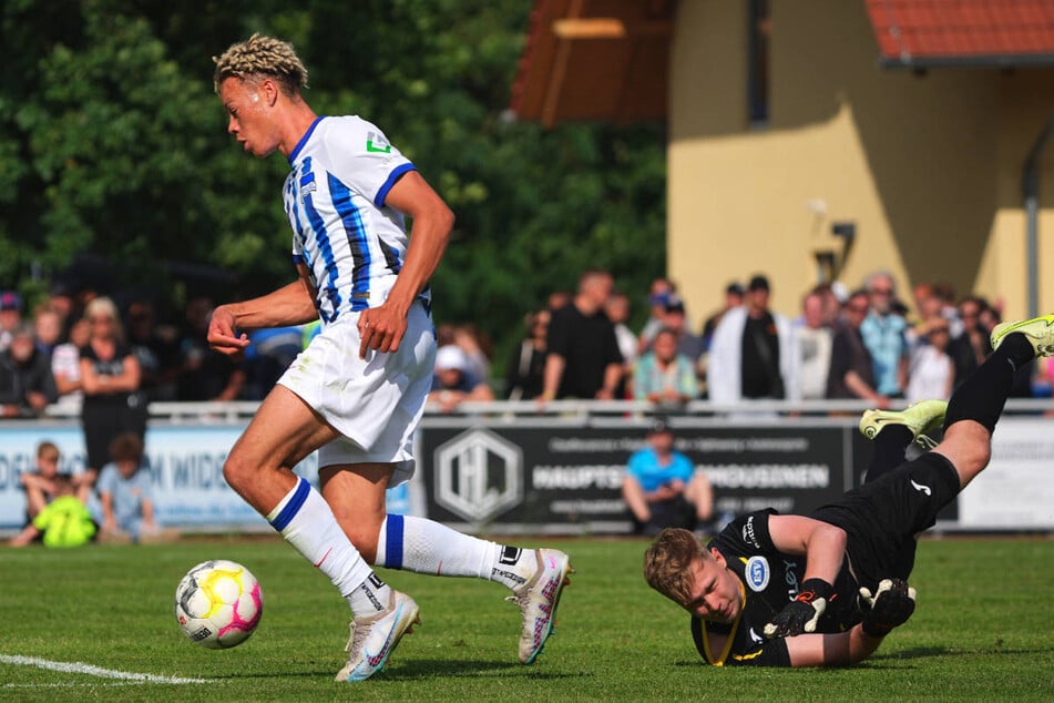 Derry Scherhant (l.) wird auch in der 2. Bundesliga für Hertha BSC auf Torjagd gehen.