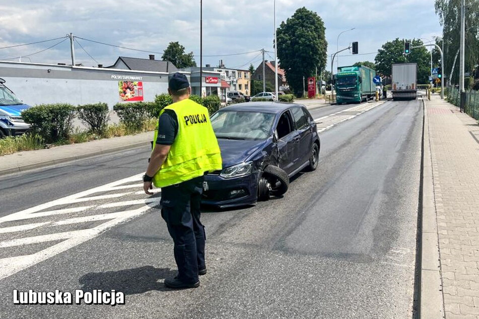 Offenbar hatte der deutsche Autofahrer einen Unfall gebaut. Er flüchtete vom Unglücksort.