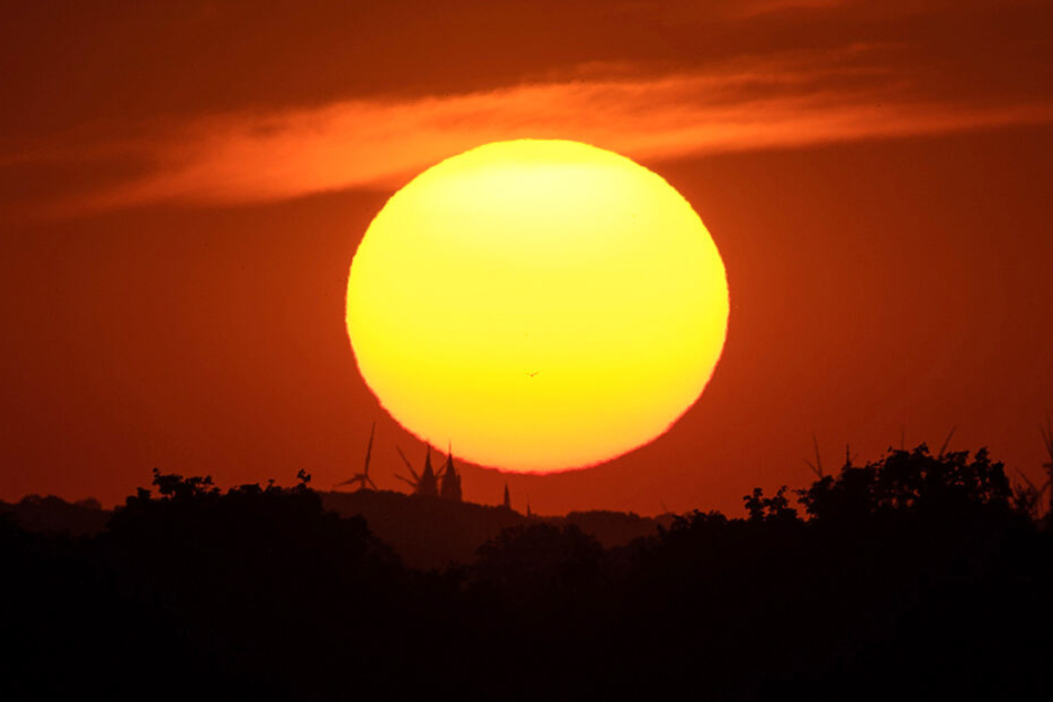 Ein malerischer Sonnenaufgang könnte durch Regenschauer getrübt werden.