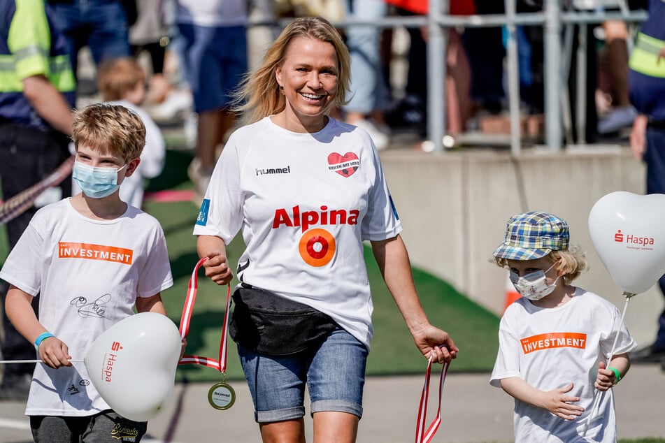 Nova Meierhenrich (49) engagierte sich 2021 bei der Benefizveranstaltung "Kicken mit Herz" in Hamburg.
