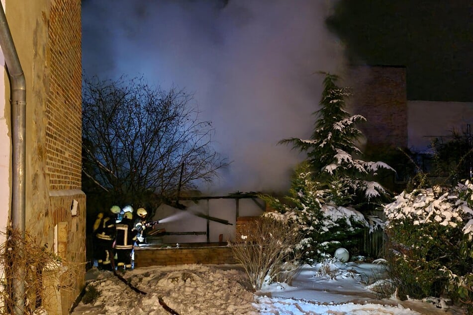 Die schnell angerückten Feuerwehrkameraden konnten die Flammen sofort löschen.