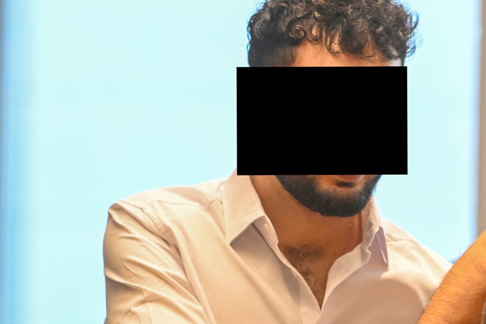 Auch angeklagt: Shiob B. (20).