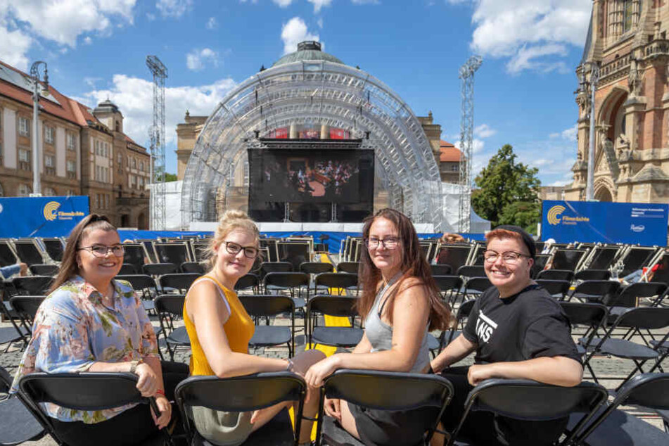 Marie (18), Smantha (18), Kristin (18) und Sarah (18) besuchten das Tageskino der Filmnächte.