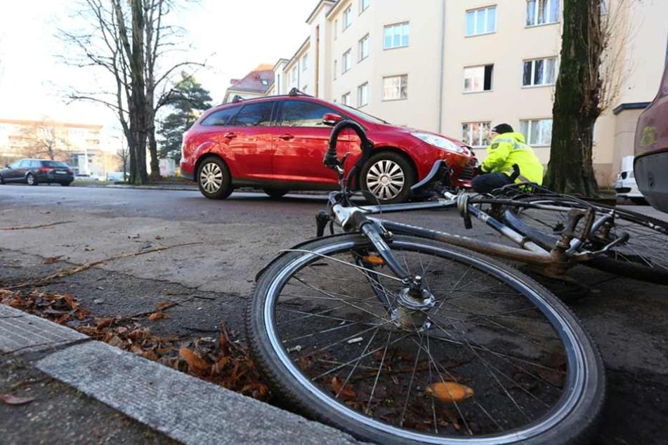 Der Fahrradfahrer wurde bei dem Crash verletzt.