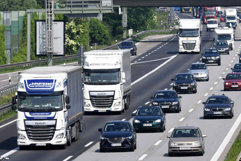 Auf der A99 bei Aschheim hat sich ein schwerwiegender Verkehrsunfall ereignet. Die Polizei bittet, das Gebiet zu umfahren. (Symbolbild)
