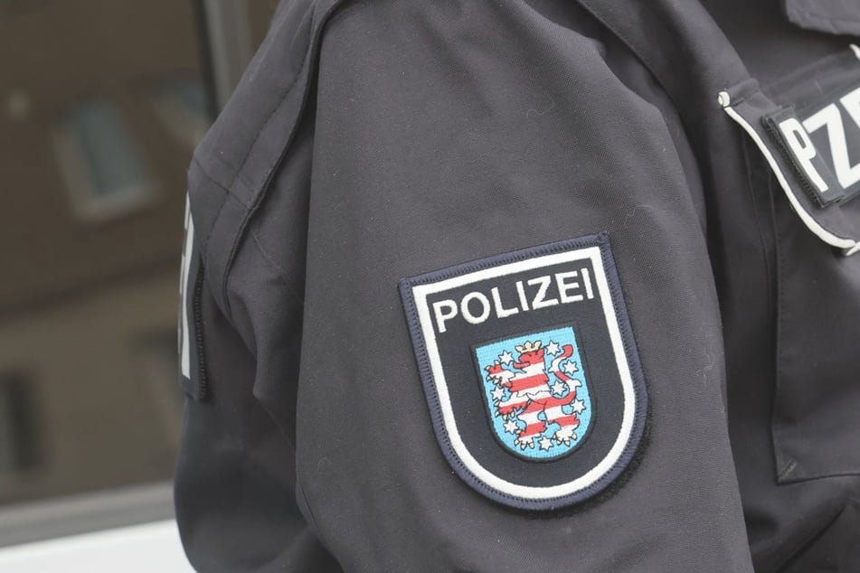 Mann prügelt mit Eisenstange auf Frau ein: Polizei sucht Zeugen