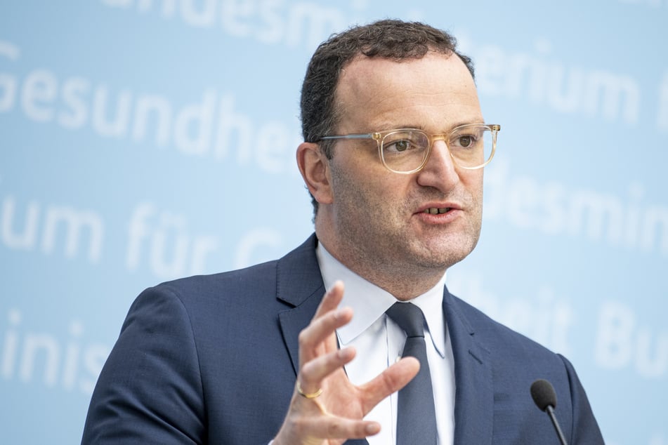 Gesundheitsminister Jens Spahn (41, CDU) hofft, dass in wenigen Monaten auch Kinder geimpft werden können.