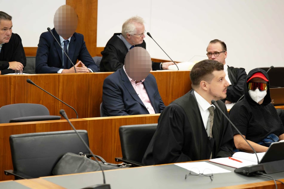In Kassel stehen drei Personen vor Gericht.