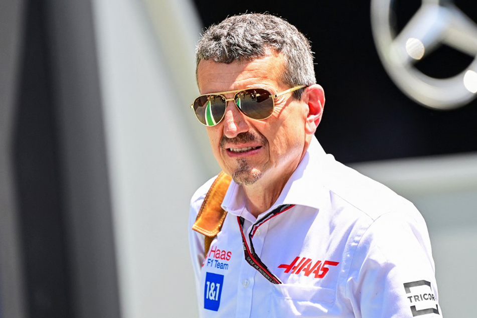 Haas-Teamchef Günther Steiner (56) muss nun innerhalb von zwei Wochen einen neuen Rennwagen aufbauen.
