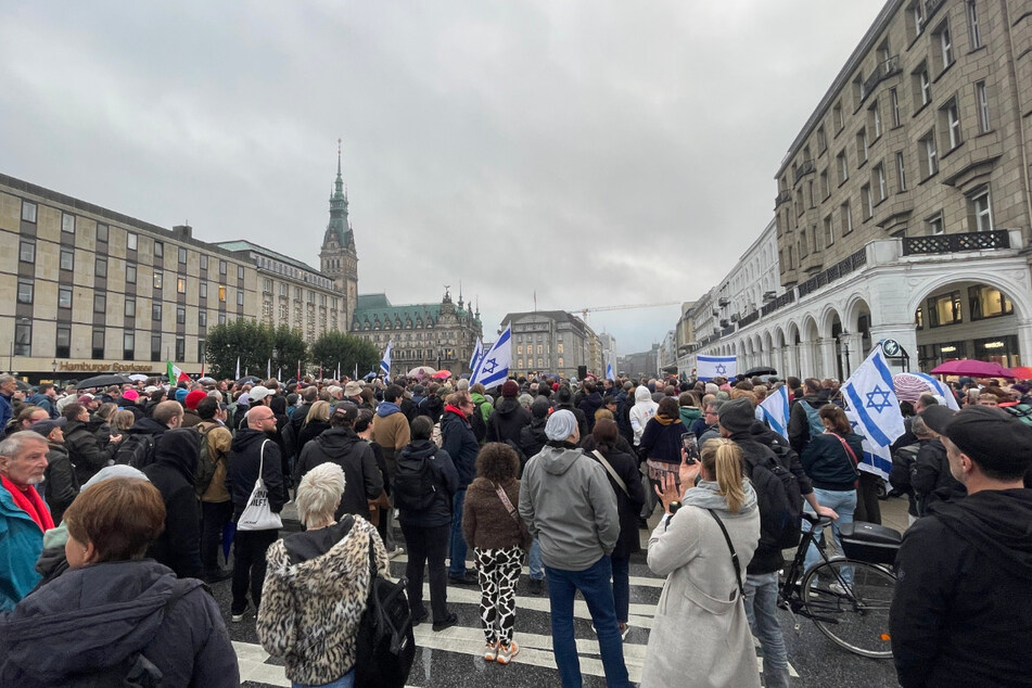 Israel-Demonstration in Hamburg: Hunderte zeigen Solidarität