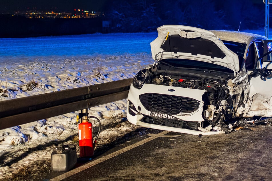 Crash mit neun Insassen bei Wiesbaden sorgt für Großeinsatz: Ein Kind schwer verletzt
