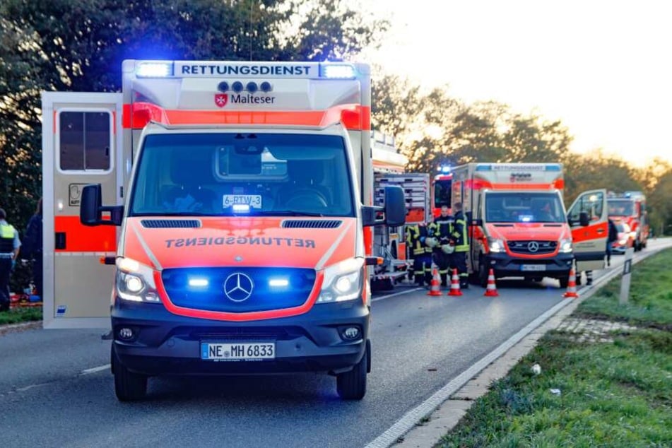 Rettungskräfte versuchten vor Ort das Leben des Mannes zu retten.
