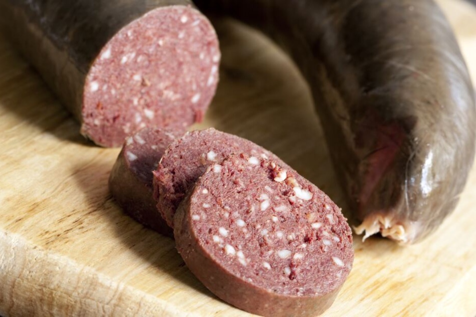 Die Schinken-Rotwurst vom Wursthersteller Wiltmann ist fürs Erste aus dem Sortiment genommen worden. (Symbolbild)