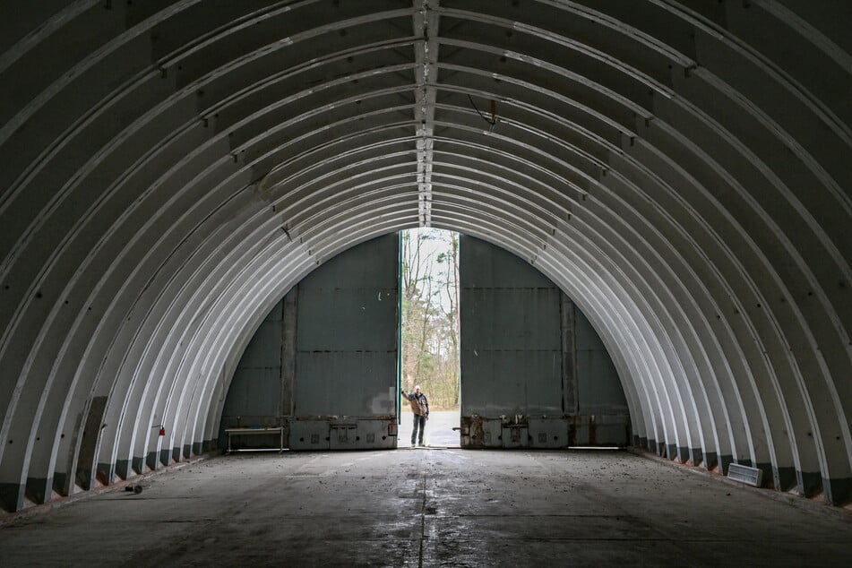 Der alte Flugzeughangar in Neuhardenberg steht vielleicht nicht mehr lange leer.