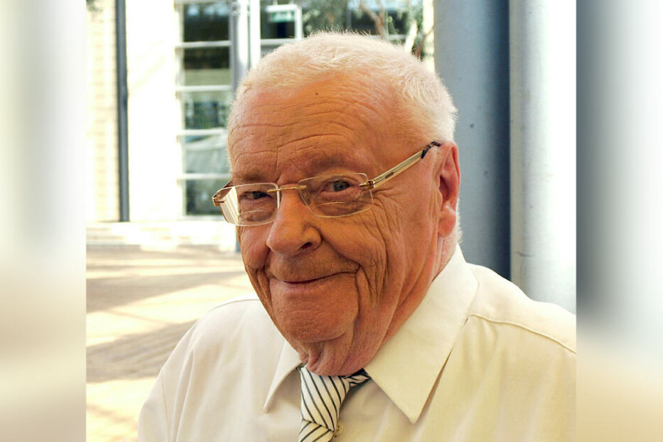 Manfred Uhlig wurde 1978 mit dem Kunstpreis der DDR und 2017 mit der "Goldenen Henne" geehrt.
