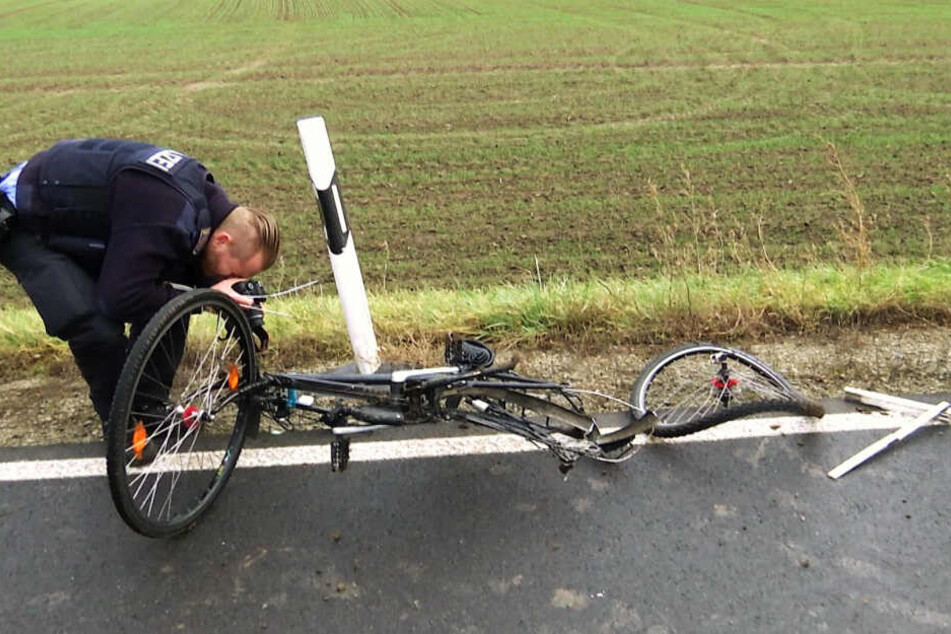 Das Rad des Mannes wurde bei dem Zusammenprall komplett zerstört.