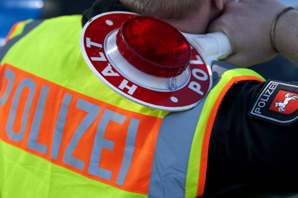 Immer mehr Betrüger nutzen Polizei-Verkleidung, um ihre Opfer zu betrügen. (Symbolbild)
