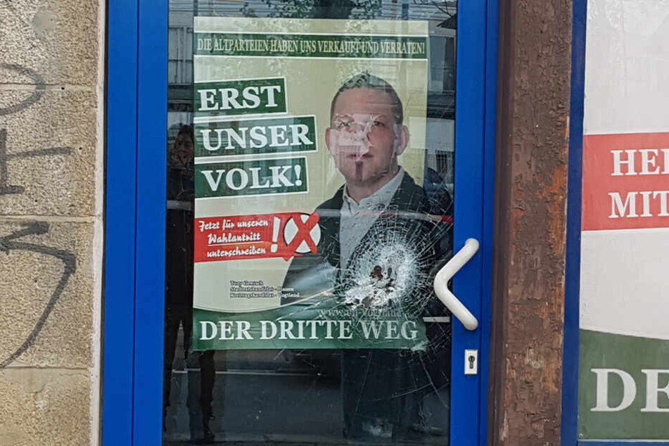 Auch eine Tür wurde bei dem Angriff beschädigt.